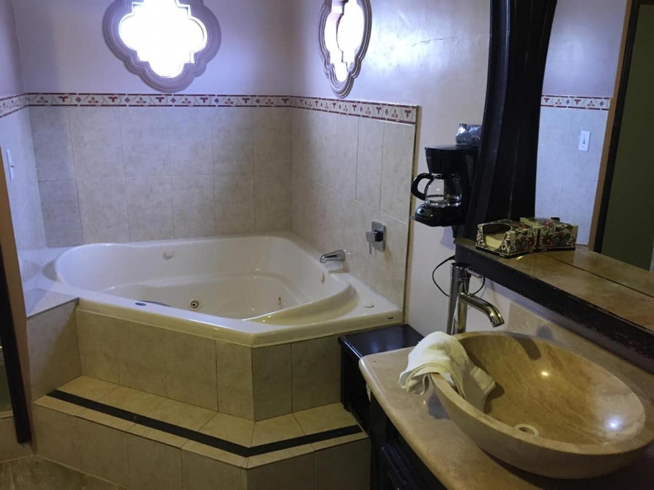 Maria Bonita Suites Agua Prieta Bagian luar foto